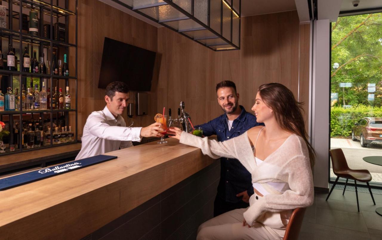 Hotel Otp Balatonszárszó Eksteriør bilde