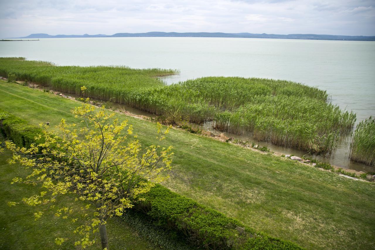 Hotel Otp Balatonszárszó Eksteriør bilde